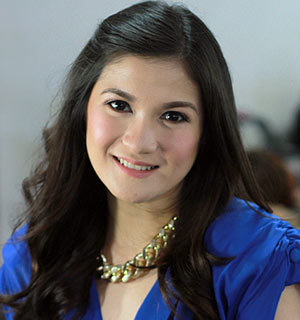 Walong buwan din nating hindi nakita si Kapuso host-actress Camille Prats sa soaps ng GMA. Matapos nga ng paghihintay, ngayong 2014 ay magbabalik na si ... - camille_prats_excited_na_makasama_si_pauleen_luna_sa__the_borrowed_wife__1389345216