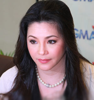 Regine Velasquez-Alcasid mourns the loss of her father, Mang Gerry | GMANetwork.com - Entertainment - Home of Kapuso shows and stars - Articles - regine_velasquez-alcasid_mourns_the_loss_of_her_father__mang_gerry_1391687534