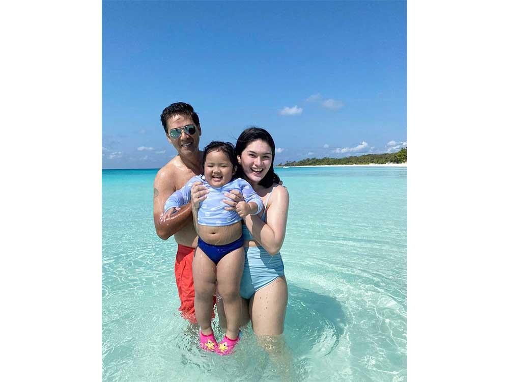 IN PHOTOS Bossing Vic Sotto S Beach Getaways With Pauleen Luna And