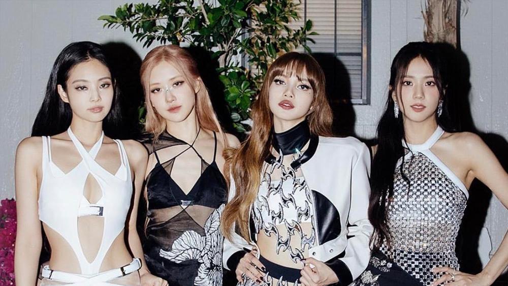 BLACKPINK flies to Manila for Deadline concert