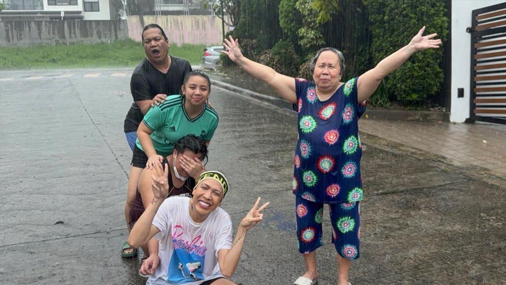 Vice Ganda, nanay Rosario, family
