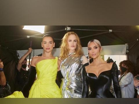 Kim Kardashian, Nicole Kidman Walked the Balenciaga Couture Runway – WWD