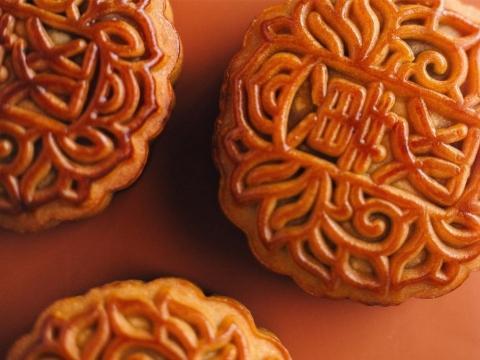 6 Luxury Mooncake Gift Boxes Winning Over Shoppers This Mid-Autumn