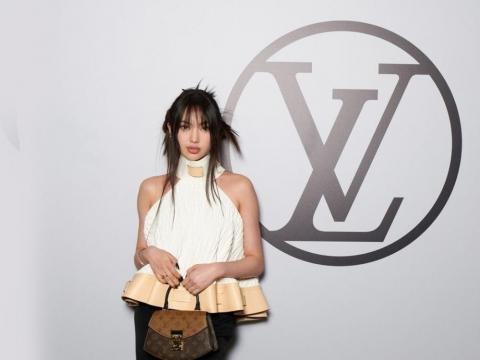 HYEIN FROM @NewJeans is also here at the @Louis Vuitton SS24 show