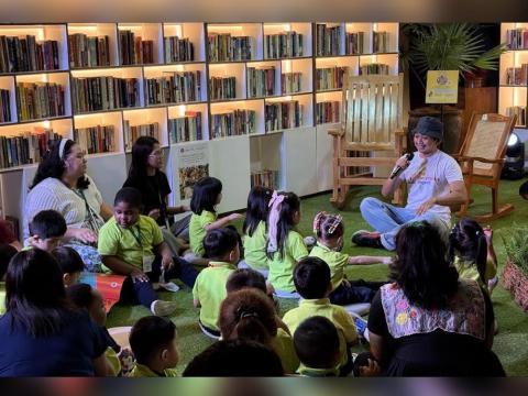Reader's Haven brings joy of reading to mallgoers
