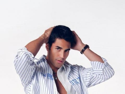 Kirk Bondad explains the difference between male and female pageant walks
