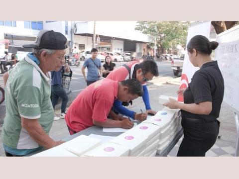 This restaurant gives free food to PUV drivers