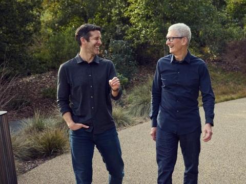 Tim Cook to step down as Apple CEO