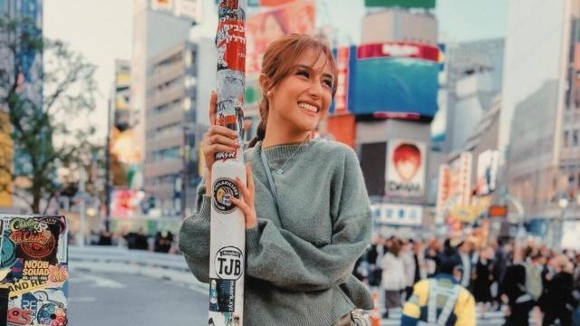 Sanya Lopez enjoys a short vacation in Japan