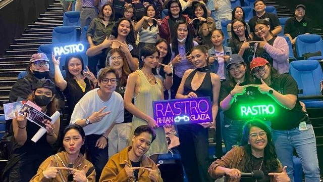 Fans nina Glaiza De Castro at Rhian Ramos, nagpa-block screening para sa pelikulang 'I Fell, It's Fine'