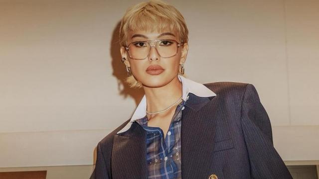 Michelle Dee is a presenter at the Filipino Music Awards