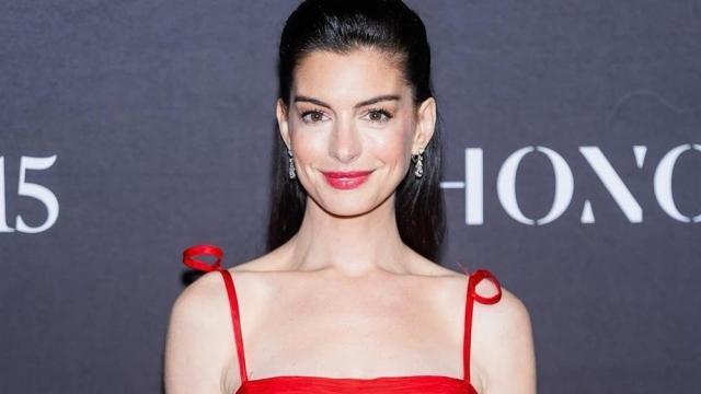 Anne Hathaway denies facelift rumors, shares hack for youthful look