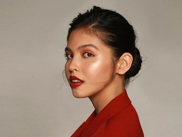 Maine Mendoza sings