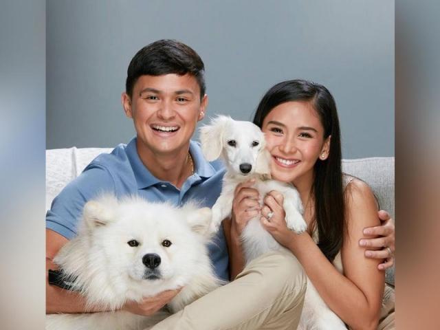 Matteo Guidicelli and Sarah Geronimo with dogs