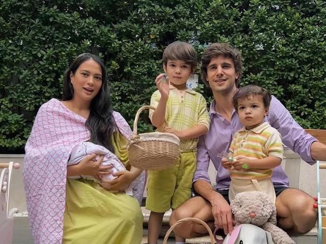 Isabelle Daza and family