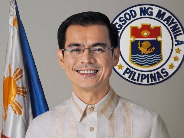 Isko Moreno donates to Taal victims