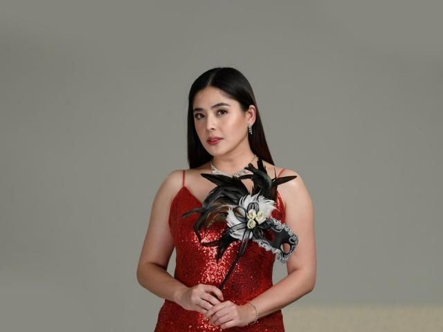 Shaira Diaz bilang Nika sa Lovers Liars