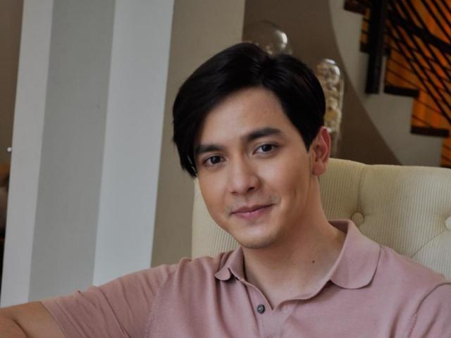 Jasmine Curtis Smith and Alden Richards in The World Between Us