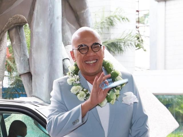 Boy Abunda signs contract with GMA Network