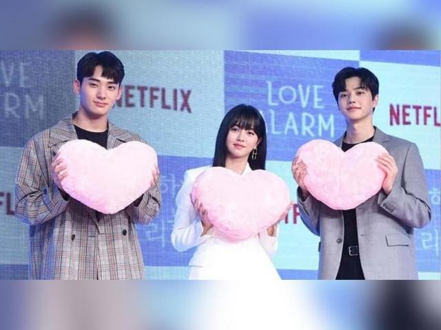 Love Alarm cast Jung ga ram Kim So-hyun and Song Kang
