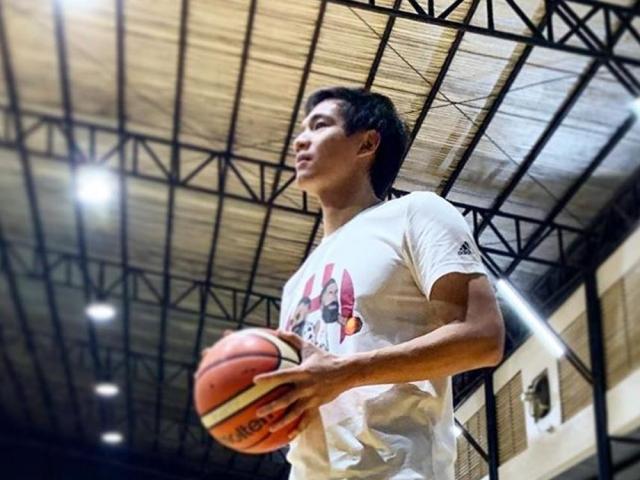 Chris Tiu playing Crash Landing On You song on piano