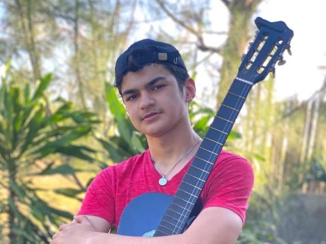 Bruce Roeland covers Elvis Presley hit Cant Help Falling In Love