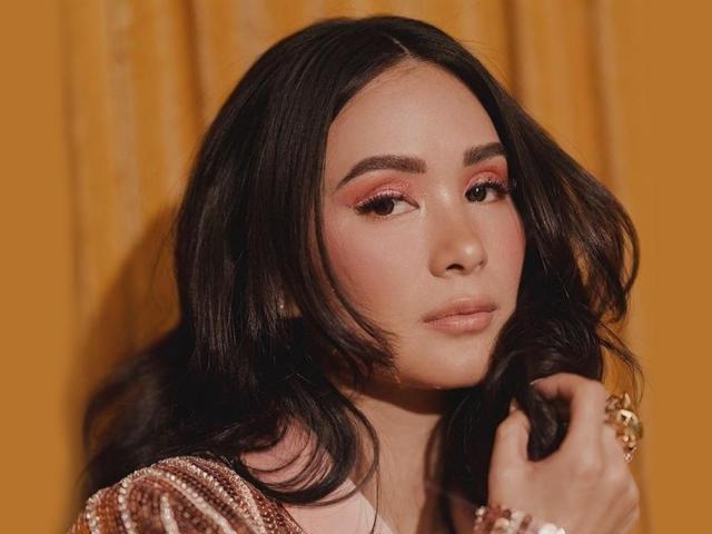 heart evangelista calendar girl