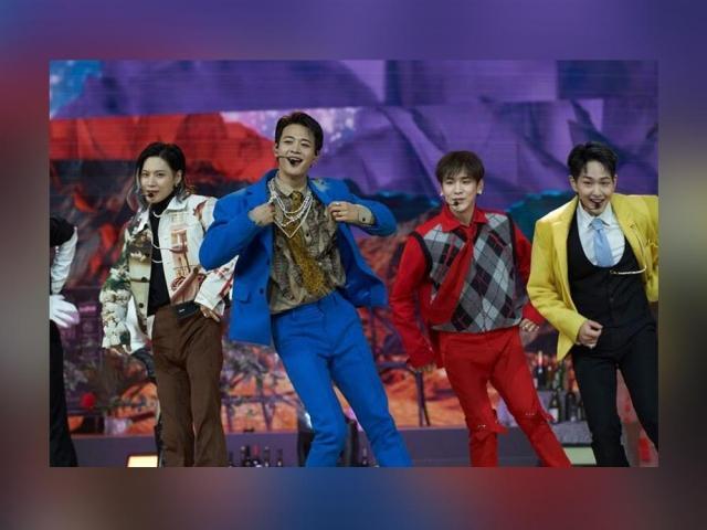 SHINee　オニュ SUPERSTAR Superstar - YouTube