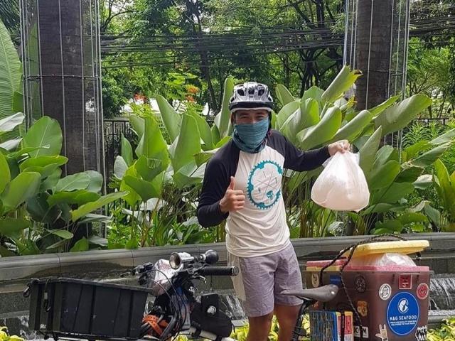 Neil Sese delivering seafood on bike
