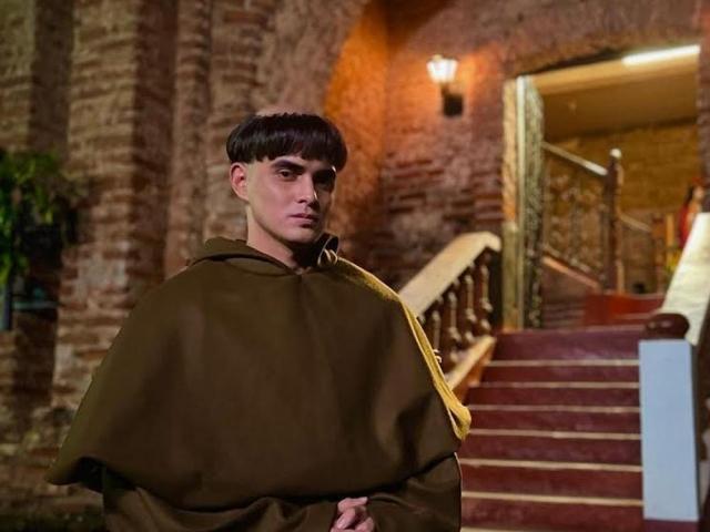 Juancho Trivino as Padre Salvi