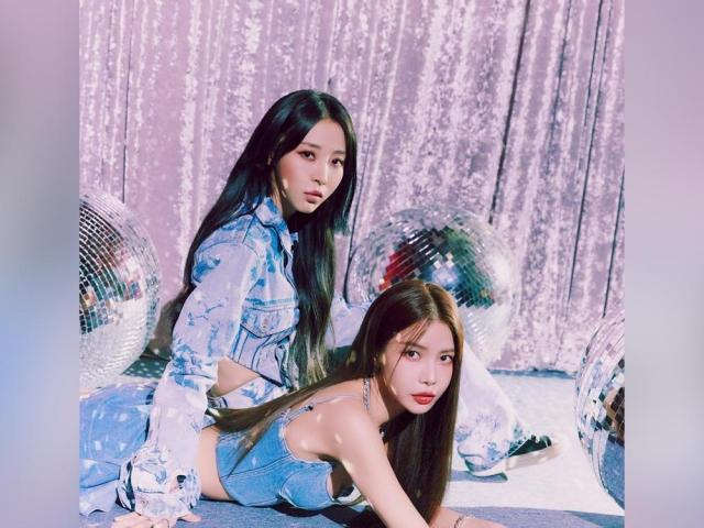 MAMAMOO Solar and Moonbyul