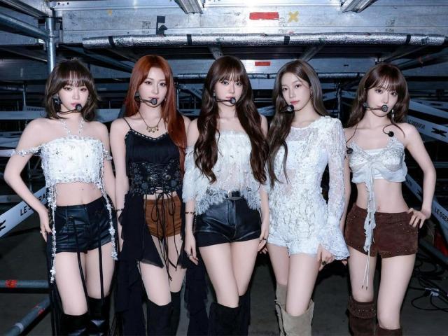 LE SSERAFIM in Manila