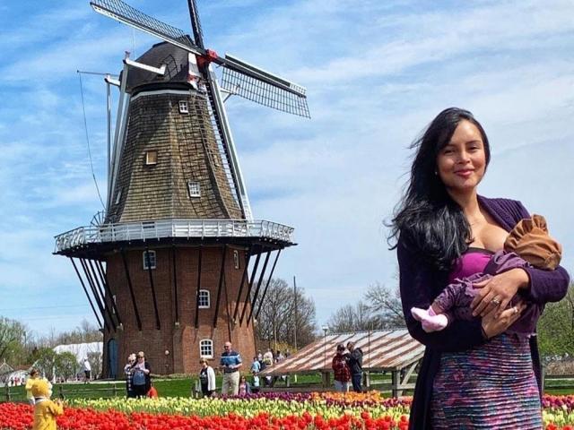 Jewel Mische sings to daughter