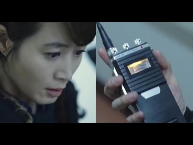 Mia Cha (Kim Hye-Soo) and walkie-talkie