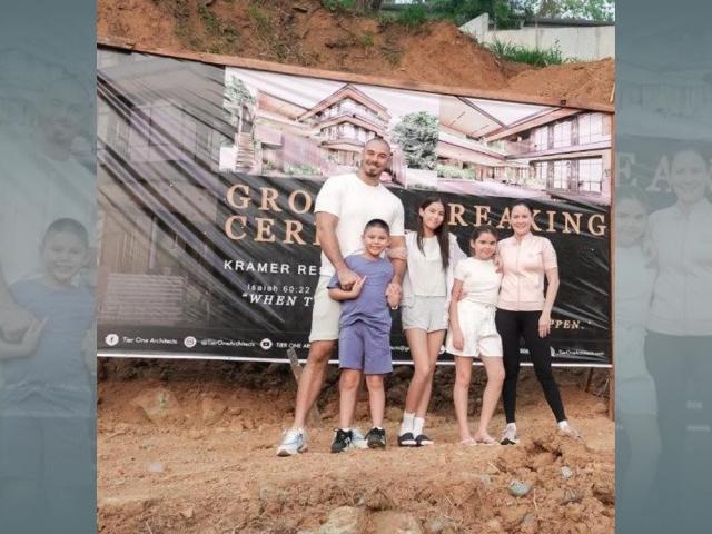 Doug, Chesca, Kendra, Scarlett and Gavin Kramer