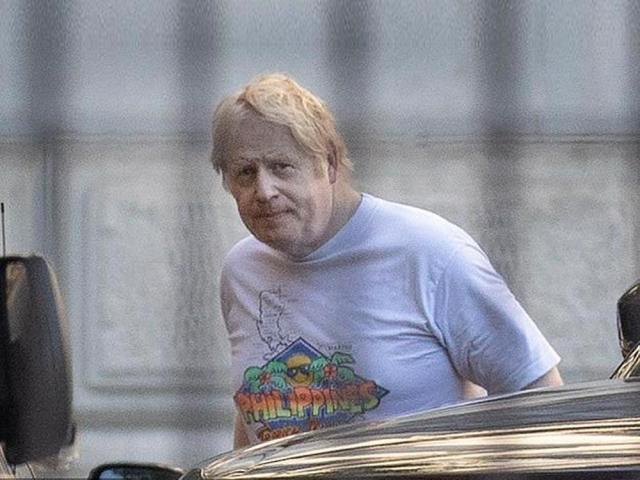 boris Johnson wearing Philippines shirt