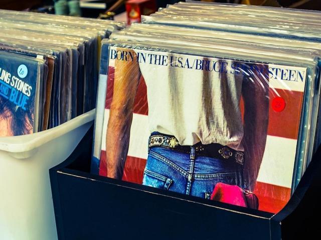 Vinyl record shops in Manila