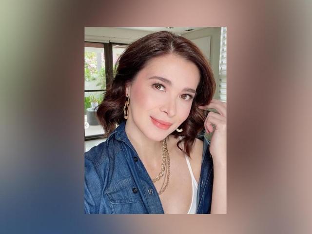 Sunshine Cruz in denim look