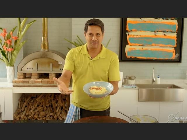 mashed potatoes with bacon bits and parmesan cheese