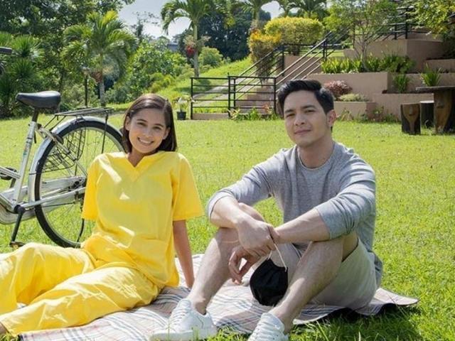 i can see you love on the balcony pilot episode