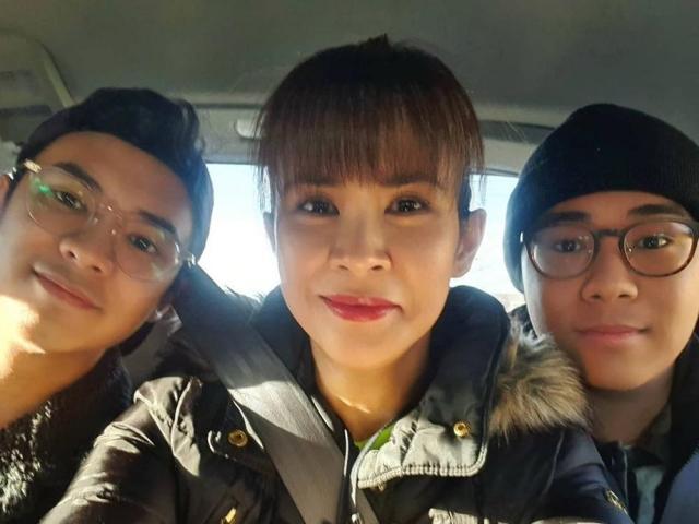 Gelli de Belen with two kids