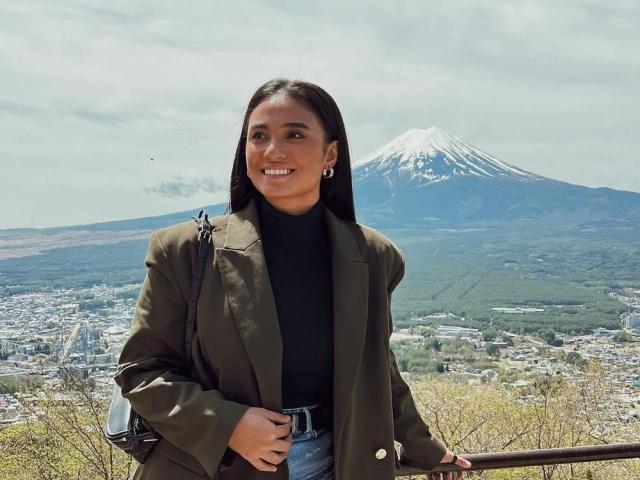 Klea Pineda in Japan