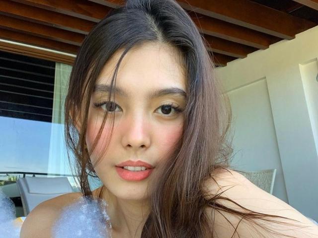 Analyn Barro bubble bath