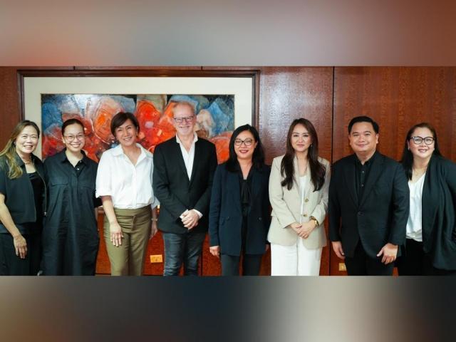 GMA Network executives with Asian Academy of Creative Arts officers