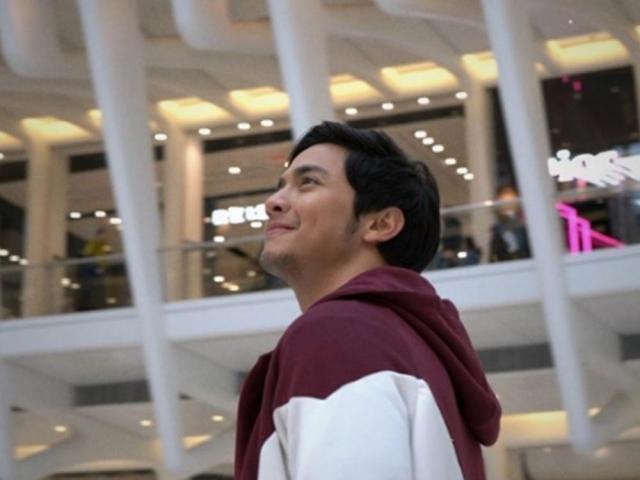 Alden Richards wearing athleisure wear collab with Avel Bacudio