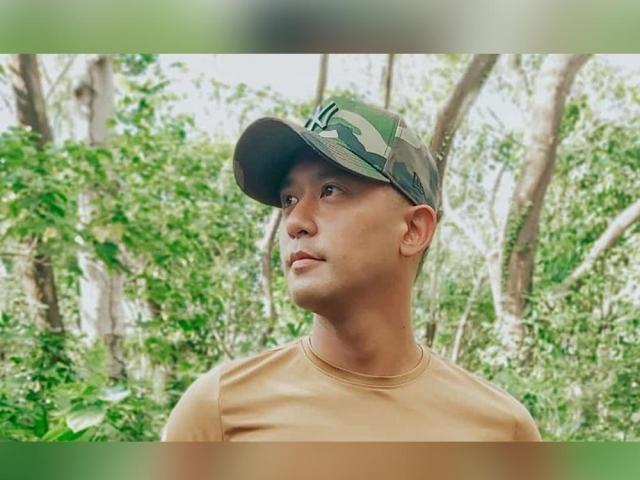 Rocco Nacino welcomes Winwyn Marquez in Basic Military Training