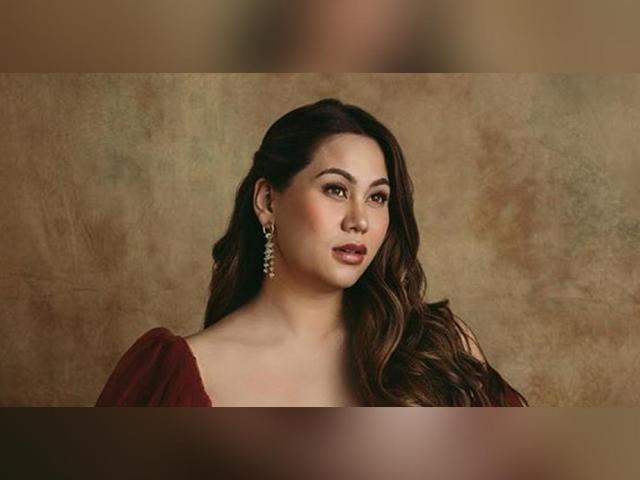 Cristalle Belo maternity photos