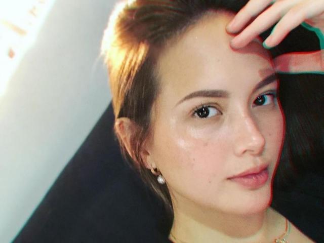 Ellen Adarna plays piano