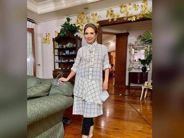 Chanda Romero in Prima Donnas