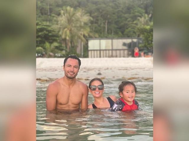 Derek RamsayEllen Adarna and Elias 